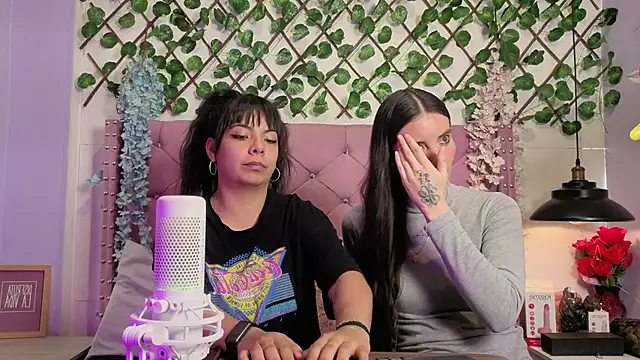 Snapshot of Valkiria-and-Dione chatting on May 12, 2026, 1:30 pm Valkiria-and-Dione online show from May 12, 2026, 1:30 pm