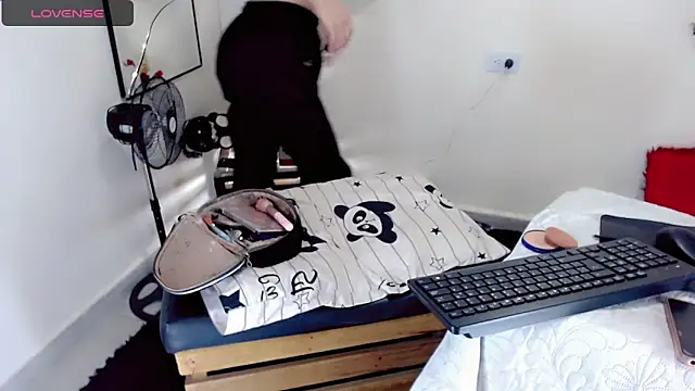 NathalialLooes online show from March 3, 2026, 5:35 am