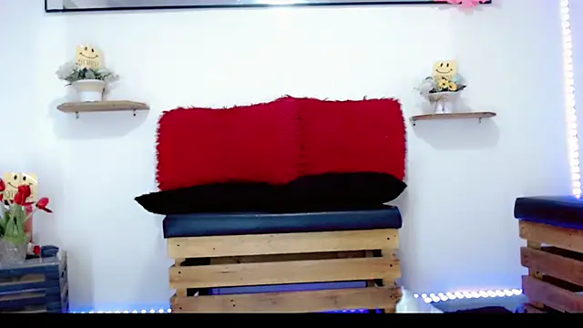 NathalialLooes online show from March 16, 2026, 5:44 am