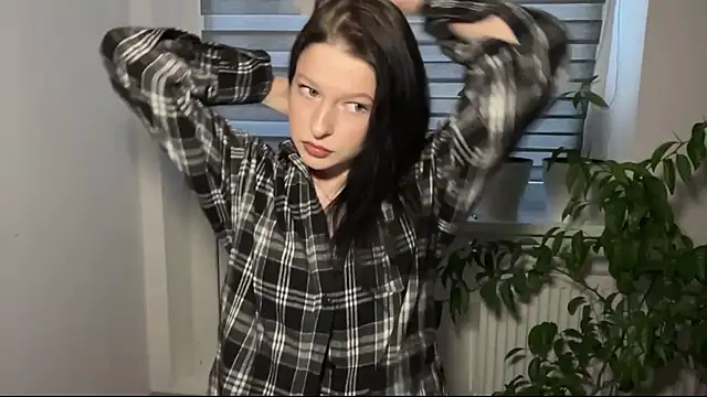 Sarahsolara online show from March 2, 2026, 3:19 pm