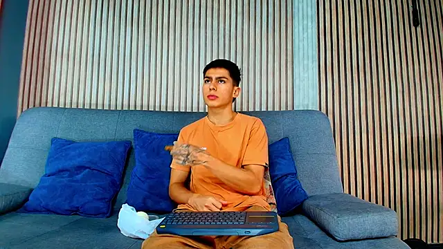 Snapshot of Aron_pulse chatting on February 19, 2026, 1:07 pm Aron pulse online show from February 19, 2026, 1:07 pm