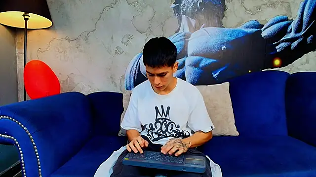 Snapshot of Aron_pulse chatting on February 20, 2026, 1:33 pm Aron pulse online show from February 20, 2026, 1:33 pm