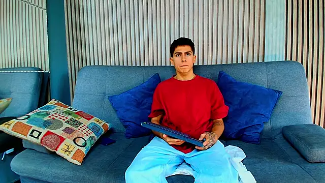 Snapshot of Aron_pulse chatting on February 26, 2026, 1:32 pm Aron pulse online show from February 26, 2026, 1:32 pm