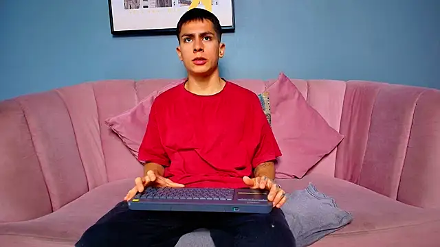 Aron pulse online show from April 1, 2026, 1:52 pm