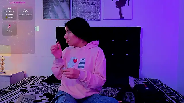 Zoe-yanin online show from February 26, 2026, 7:13 pm