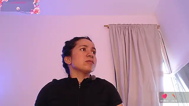 chiarafustox online show from February 5, 2026, 8:02 pm