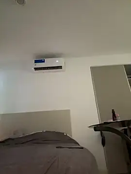 lolaaculaa online show from February 4, 2026, 3:29 pm