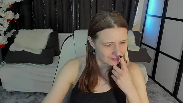 Kathrine Meyer online show from April 7, 2026, 2:12 am