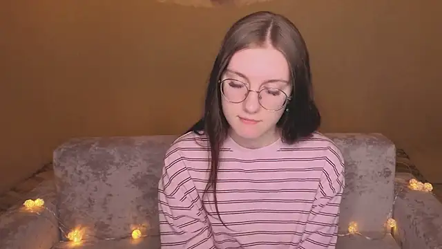 Snapshot of VixenLight chatting on March 3, 2026, 2:18 am VixenLight online show from March 3, 2026, 2:18 am