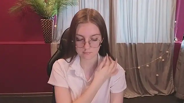 Snapshot of VixenLight chatting on March 4, 2026, 3:01 am VixenLight online show from March 4, 2026, 3:01 am