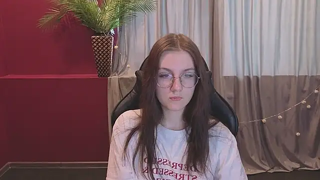 Snapshot of VixenLight chatting on March 5, 2026, 1:23 am VixenLight online show from March 5, 2026, 1:23 am