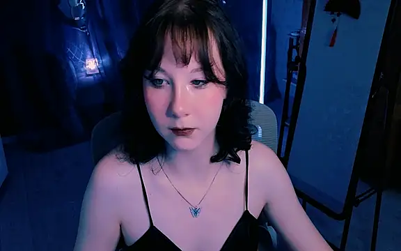 Snapshot of marty_bree chatting on June 15, 2026, 5:15 pm marty bree online show from June 15, 2026, 5:15 pm