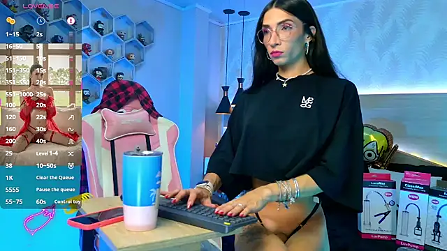 Snapshot of kylliefox_ chatting on October 6, 2025, 1:30 pm kylliefox online show from October 6, 2025, 1:30 pm