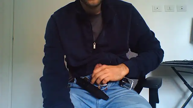 Snapshot of andre_italy chatting on May 3, 2026, 1:28 pm andre italy online show from May 3, 2026, 1:28 pm