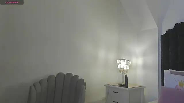 victoria martinez  online show from February 24, 2026, 11:19 am