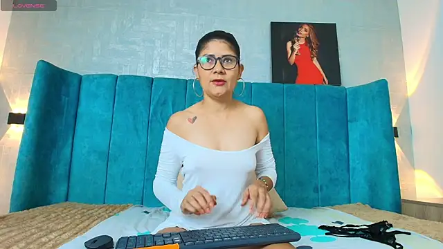 Snapshot of dulcenena_moon chatting on February 17, 2026, 11:29 am dulcenena moon online show from February 17, 2026, 11:29 am