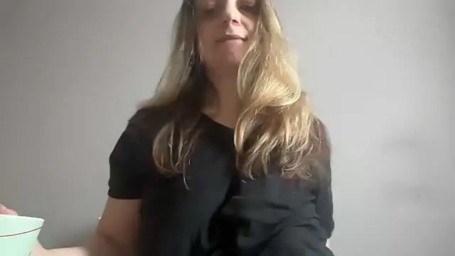 Snapshot of ShyFlameLive chatting on April 26, 2026, 12:47 pm ShyFlameLive online show from April 26, 2026, 12:47 pm