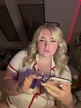 TwoWayT xx online show from March 2, 2026, 7:10 pm