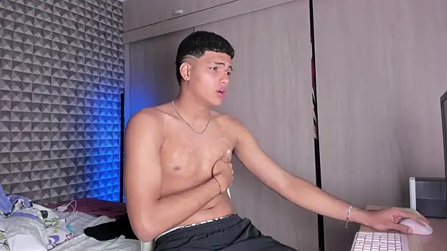 Snapshot of Keinner_BigDick chatting on February 19, 2026, 11:23 pm Keinner BigDick online show from February 19, 2026, 11:23 pm