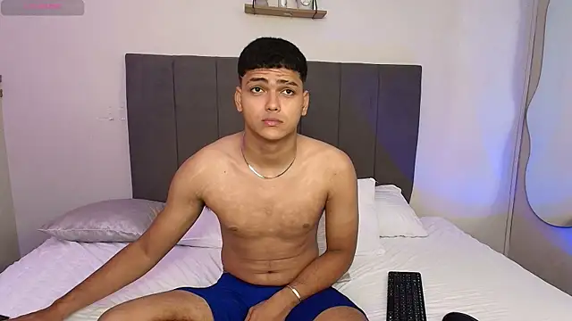 Snapshot of Keinner_BigDick chatting on June 20, 2026, 7:49 pm Keinner BigDick online show from June 20, 2026, 7:49 pm