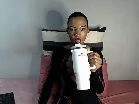 Riaanxxx online show from February 26, 2026, 11:59 pm