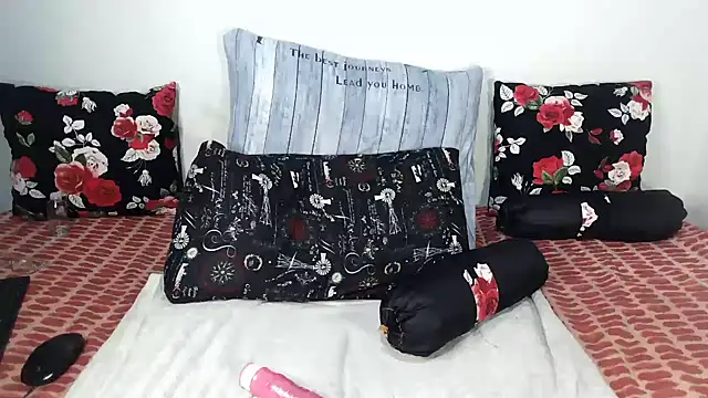 Riaanxxx online show from April 14, 2026, 11:33 pm