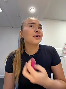 MonicaWestt online show from April 19, 2026, 6:35 am