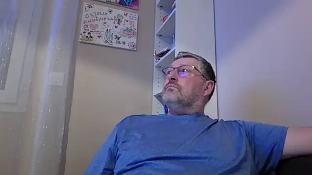 doudou310 online show from February 28, 2026, 4:57 am