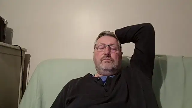 doudou310 online show from April 4, 2026, 3:49 am