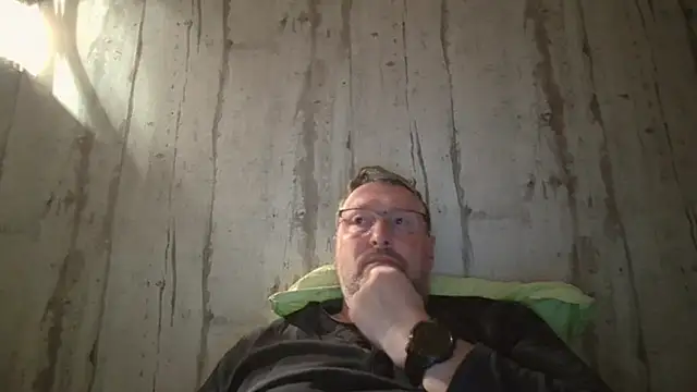 doudou310 online show from April 6, 2026, 5:19 am