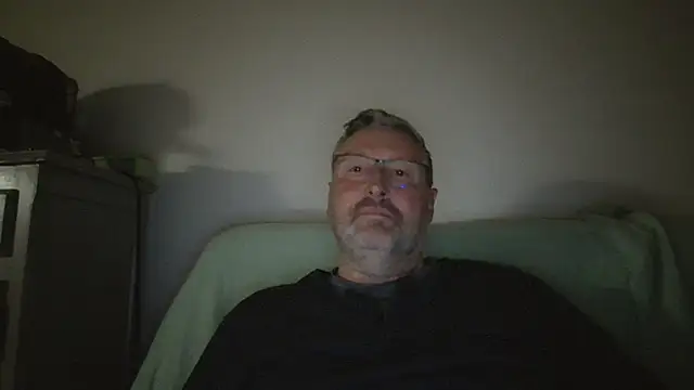 doudou310 online show from April 7, 2026, 4:35 am