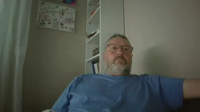 doudou310 online show from April 18, 2026, 4:38 am