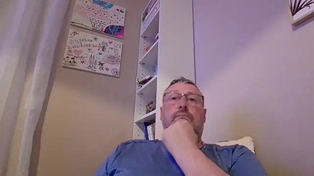 doudou310 online show from April 20, 2026, 4:26 am