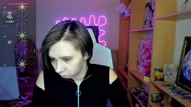 Scarlet Sirenn online show from February 7, 2026, 8:18 am