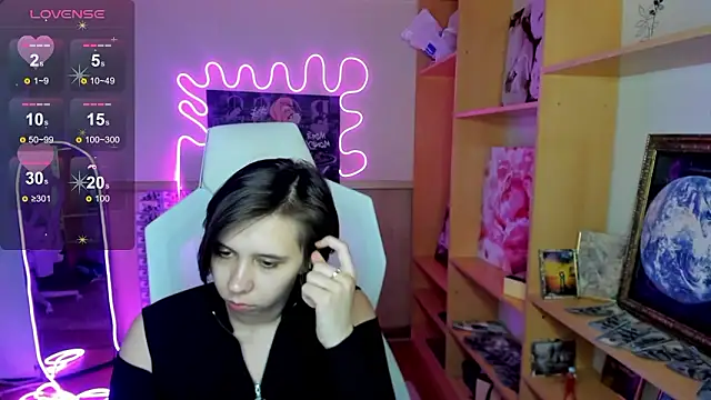 Scarlet Sirenn online show from February 9, 2026, 7:23 am