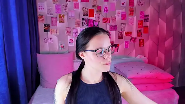 Alanna Pow online show from April 19, 2026, 3:06 am