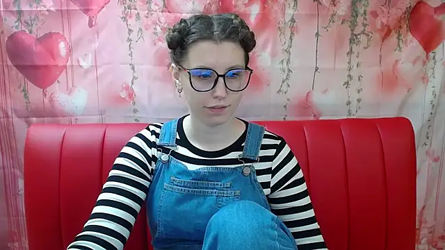 LilianaShine online show from April 7, 2026, 5:08 am