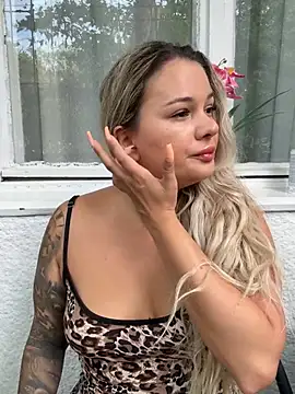 sexybatwomen33 online show from July 16, 2026, 6:52 am