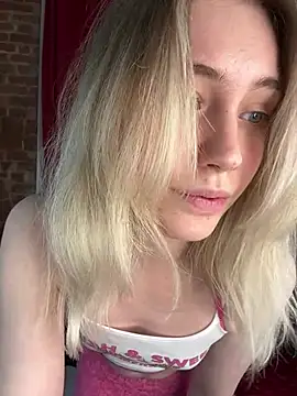 Snapshot of LovelyMiu chatting on March 4, 2026, 1:28 pm LovelyMiu online show from March 4, 2026, 1:28 pm