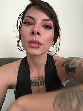 Isalove99 online show from April 15, 2026, 7:10 pm