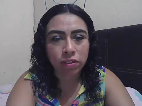 Snapshot of DalilahMx chatting on April 24, 2026, 6:43 pm DalilahMx online show from April 24, 2026, 6:43 pm