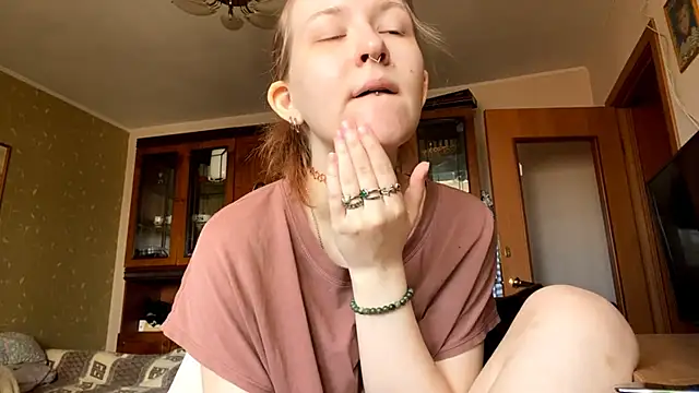 LaureenVielma online show from April 16, 2026, 9:10 am