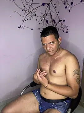 Snapshot of Loaisn chatting on February 3, 2026, 1:37 am Loaisn online show from February 3, 2026, 1:37 am