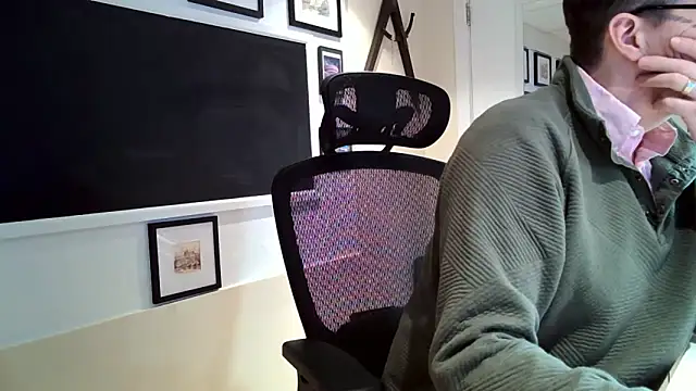 Snapshot of Scotsmanx chatting on February 11, 2026, 7:52 pm Scotsmanx online show from February 11, 2026, 7:52 pm