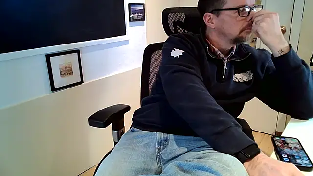 Snapshot of Scotsmanx chatting on February 13, 2026, 8:27 pm Scotsmanx online show from February 13, 2026, 8:27 pm