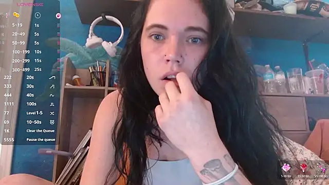 ahungkittykat online show from May 15, 2026, 6:48 pm