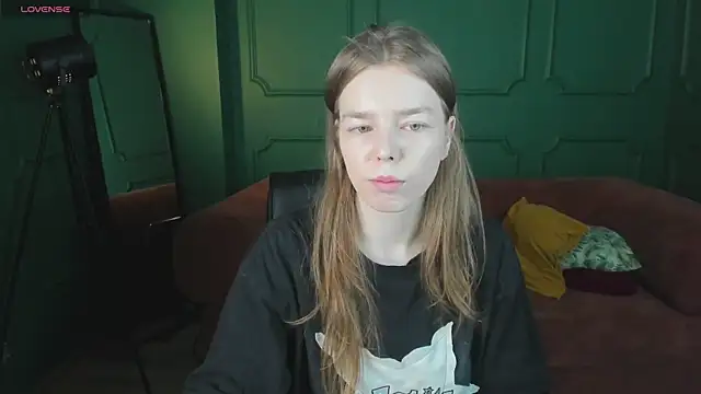  Tina Tayllor  online show from March 16, 2026, 1:37 pm