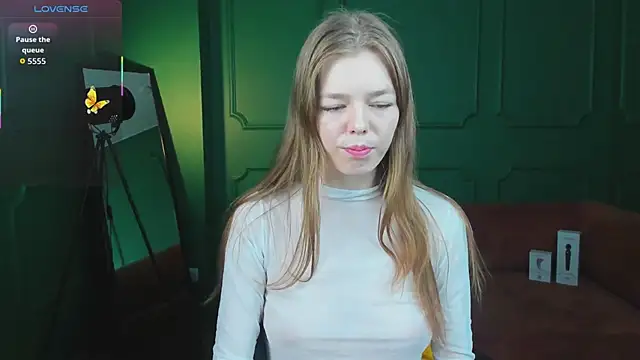  Tina Tayllor  online show from April 14, 2026, 2:34 pm