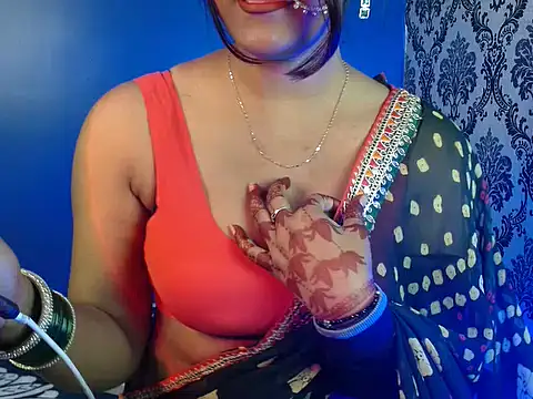 Hotginni4 online show from February 2, 2026, 3:22 pm