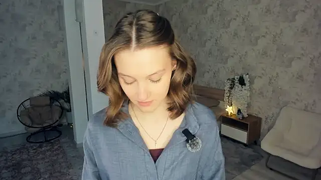 Snapshot of LianneBynon chatting on February 6, 2026, 8:18 am LianneBynon online show from February 6, 2026, 8:18 am